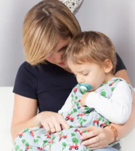 anya babával 4babies tipegő hálózsákban