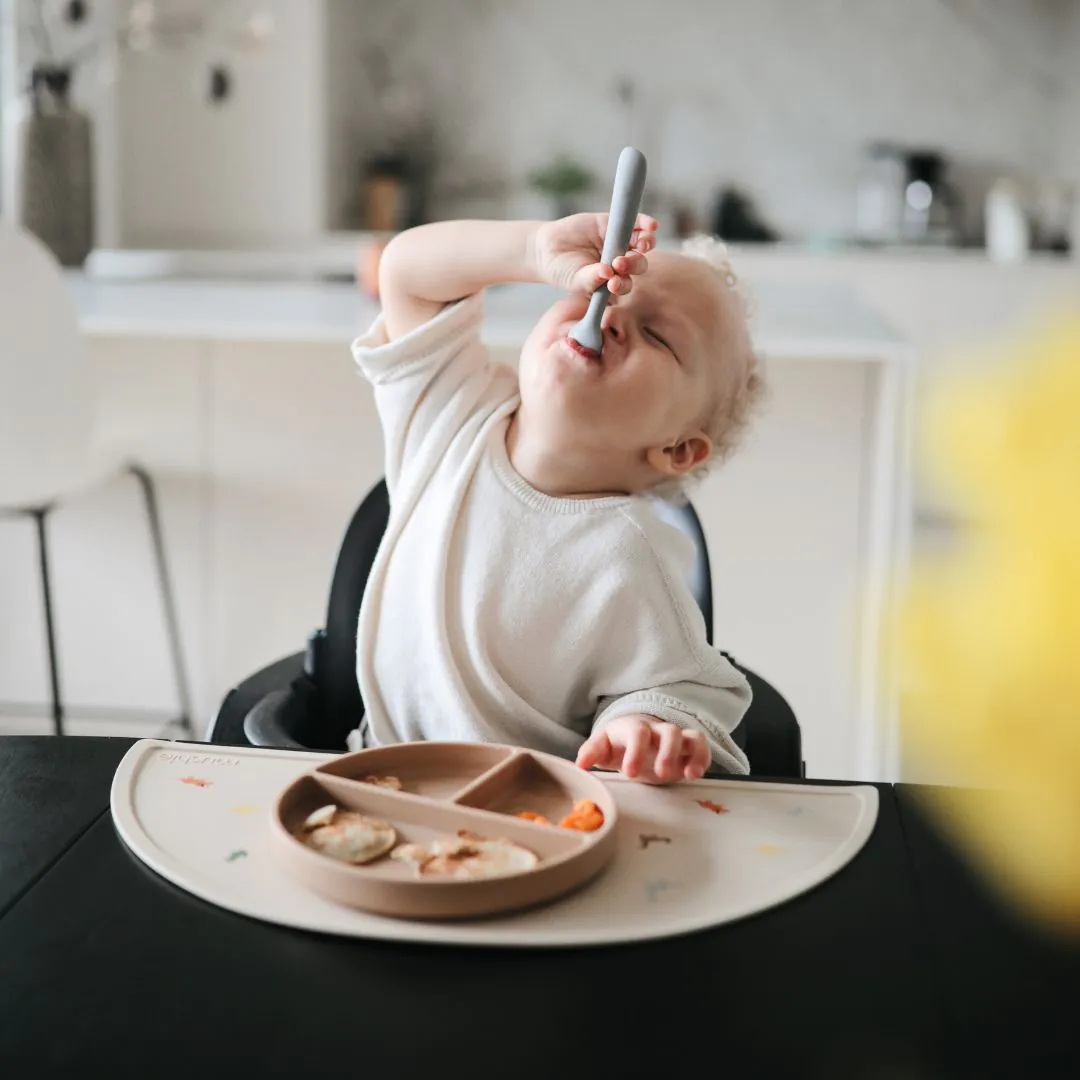 MUSHIE csúszásmentes szilikon lapostányér, világos türkiz - Image 4