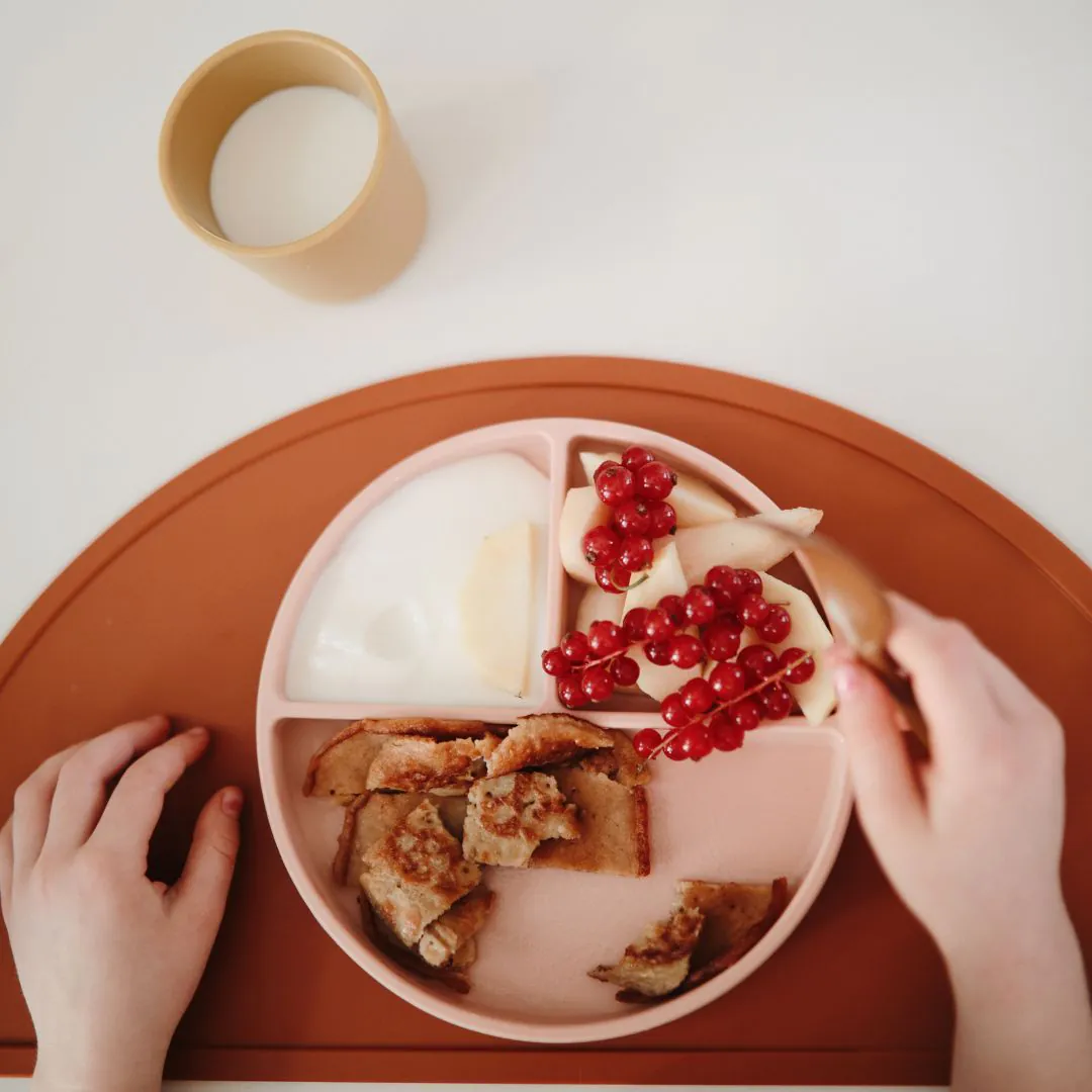 MUSHIE csúszásmentes szilikon lapostányér, világos türkiz - Image 5