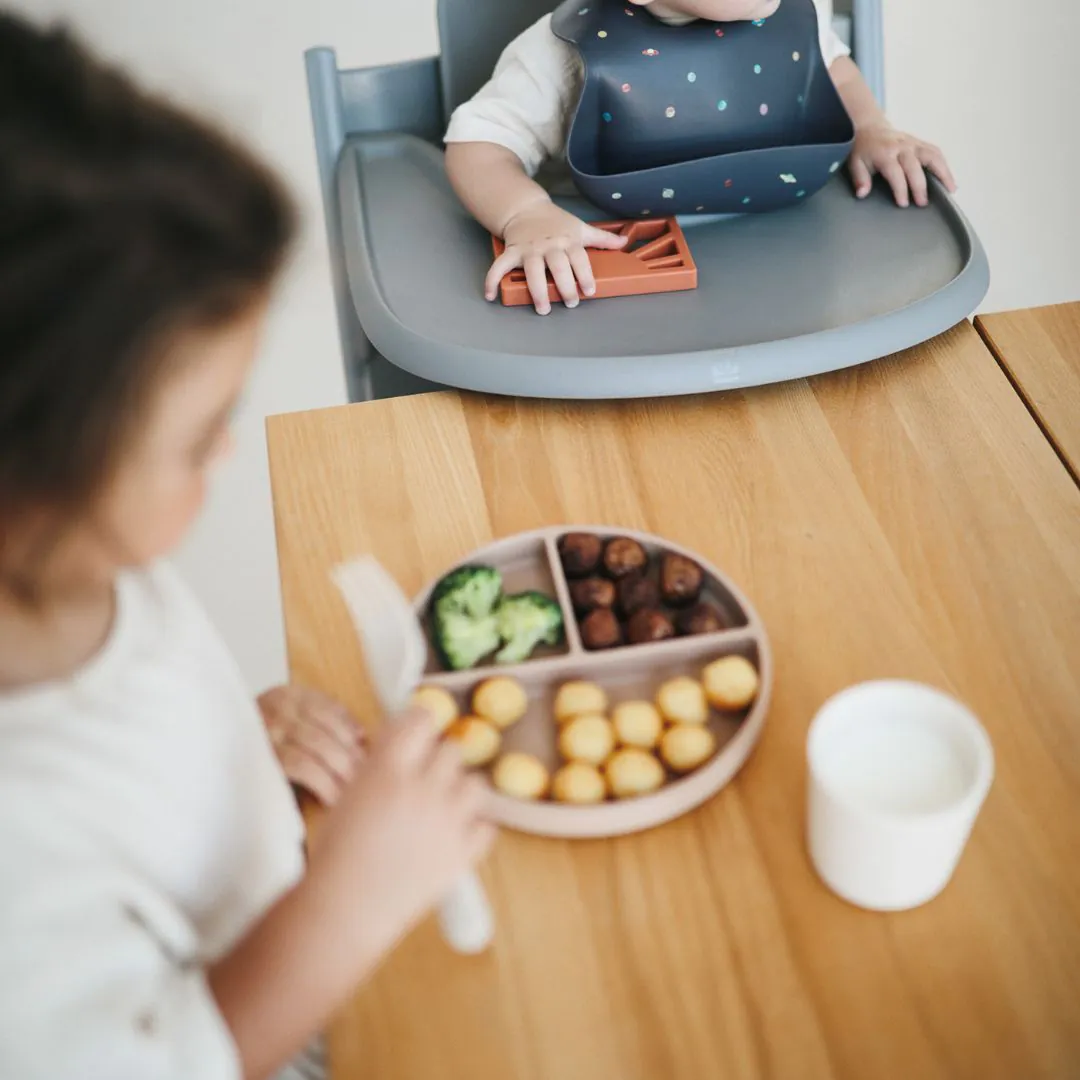 MUSHIE csúszásmentes szilikon lapostányér, világos türkiz - Image 3