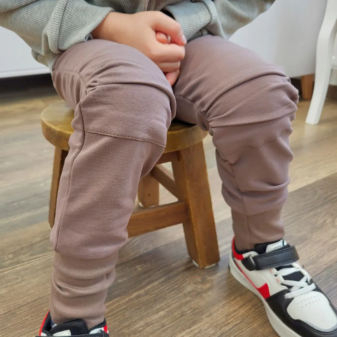 4BABIES "Rosszcsont" térdfoltos szabadidő nadrág, földbarna - Image 5