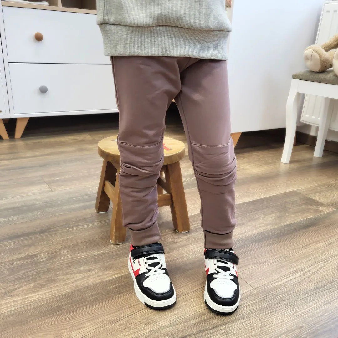 4BABIES "Rosszcsont" térdfoltos szabadidő nadrág, földbarna - Image 3