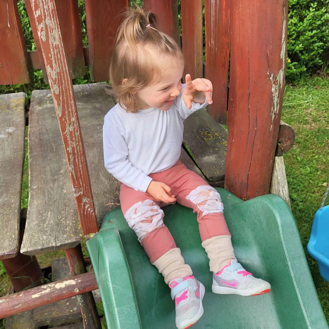 4BABIES Térdfoltos szabadidő nadrág, púderbarna & kolibri - Image 5