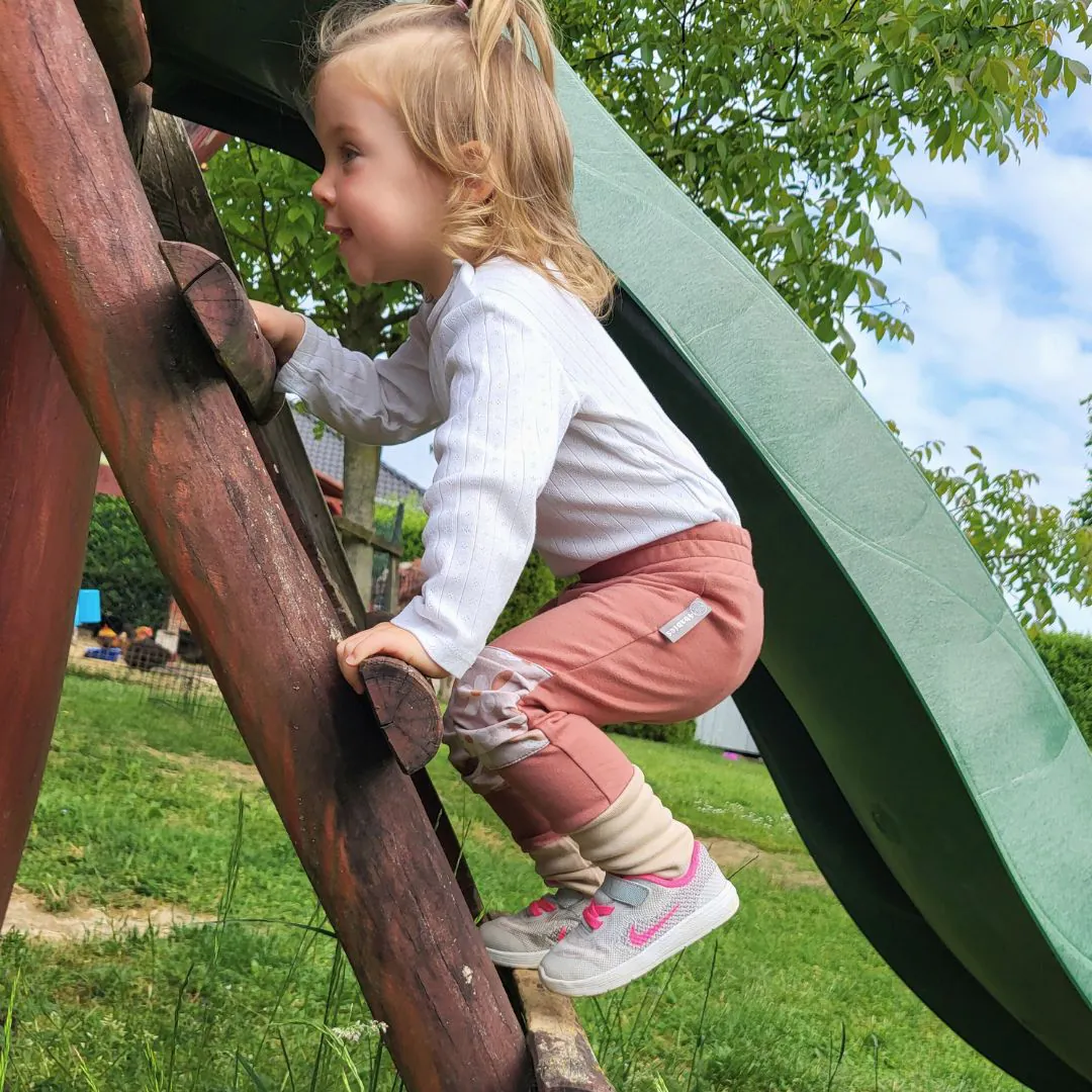 4BABIES Térdfoltos szabadidő nadrág, púderbarna & kolibri - Image 3