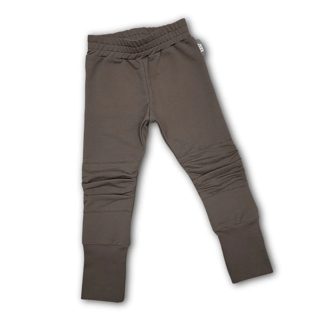 4BABIES "Rosszcsont" térdfoltos szabadidő nadrág, szürkésbarna